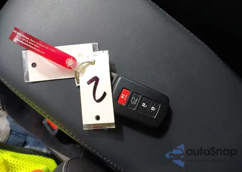 2018 Toyota Rav4 Limited z USA, uszkodzony, nr VIN JTMDFREV7JJ736678